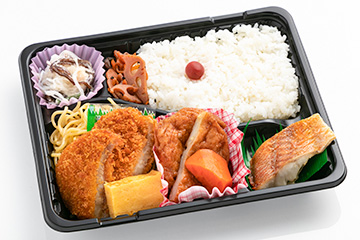 ロースカツ・塩焼きそば・赤魚塩焼・玉ねぎ天と人参煮付け・レンコン黒ゴマ炒め煮・ワサビサラダ